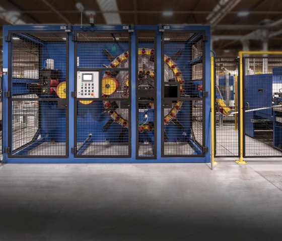 Die Maschinen arbeiten in h&ouml;chster Pr&auml;zision, &copy; Schoeller
