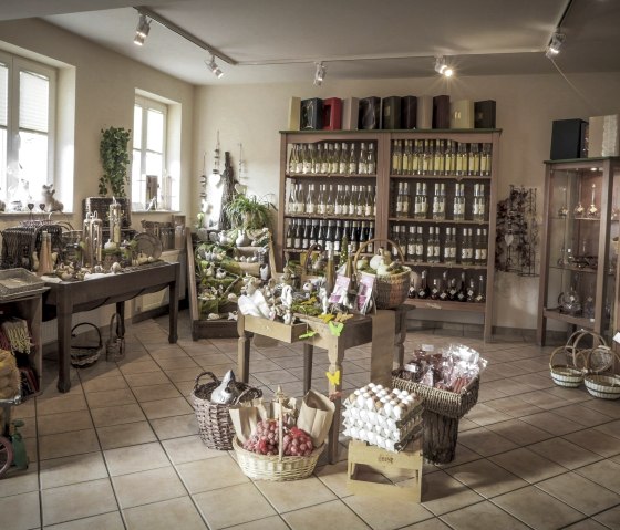 ein breites Sortiment bietet der Hofladen Arens, &copy; Keller Art Design