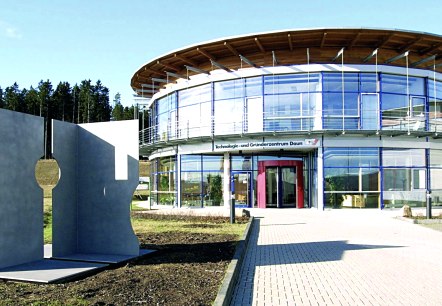 TGZ Eingang, &copy; TGZ Nerdlen-Kradenbach