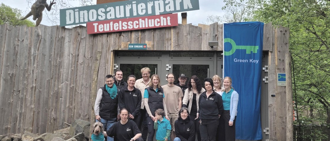Team Dinopark mit Green-Key-Auszeichnung, &copy; Dinosaurierpark Teufelsschlucht