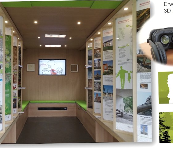 Die &bdquo;Mobile Holz-Expo.NRW&ldquo;: Die Ausstellung auf vier R&auml;dern von innen, &copy; Wald und Holz NRW/Ralf Stadler