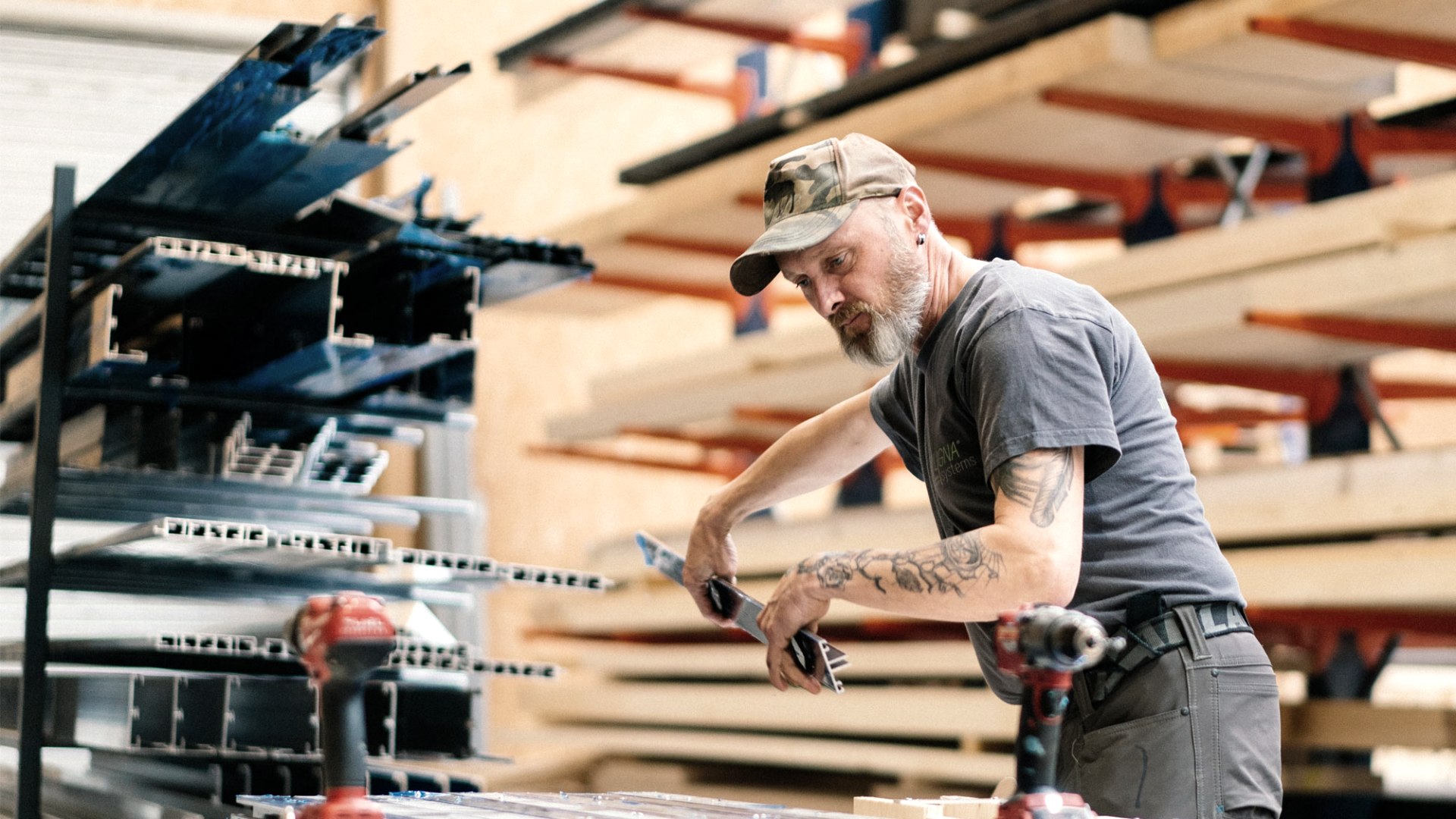 Handarbeit im Hallenbau, © Zukunftsinitiative Eifel (c) Lars May