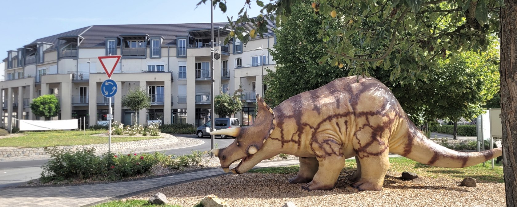 Neue Mitte und Dinosaurier, &copy; Nathalie Mainz