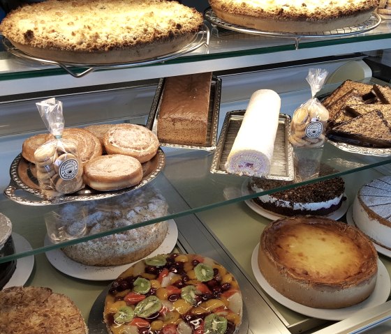 Gro&szlig;e Kuchenauswahl im Caf&eacute; Maarblick, &copy; Caf&eacute; Restaurant Maarblick