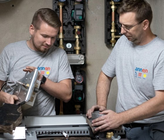 Bei der Montage, &copy; Annen-SHK