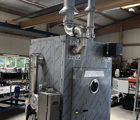 Vormontage einer Anlage in der Produktionshalle, &copy; Autotherm GmbH &amp; Co. KG