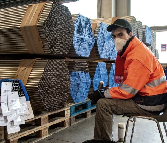 Luca van der Broek arbeitet bei Bernes Nutzfahrzeuge, &copy; Eifeler Presse Agentur