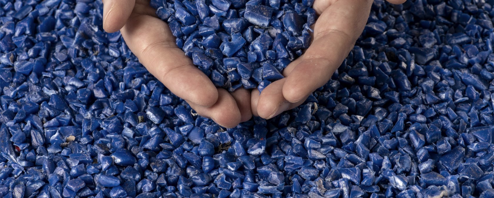 Tetralog-Granulat-blau, &copy; Adobe Stock