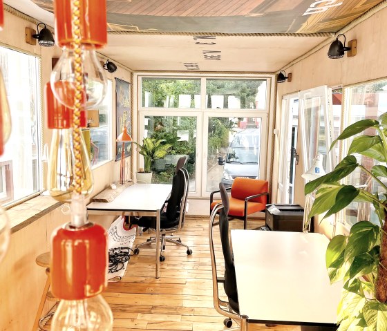 Coworking PopUp, &copy; https://www.wir-machen-druck.de/flyer-din-a4-210-cm-x-297-cm-beidseitig-bedruckt.html#content-view