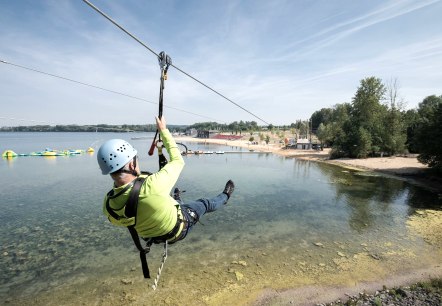 Seepark Z&uuml;lpich, Flying Fox &uuml;ber dem See, &copy; Seepark Z&uuml;lpich