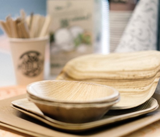 Einwegsortiment aus nachwachsenden Rohstoffen, &copy; Zukunftsinitiative Eifel (c) Lars May