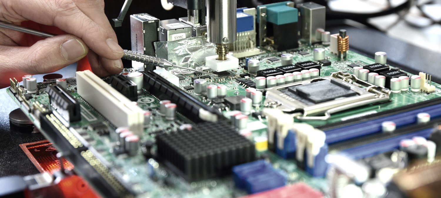 Bei der Reparatur, &copy; Kuttig Electronic GmbH