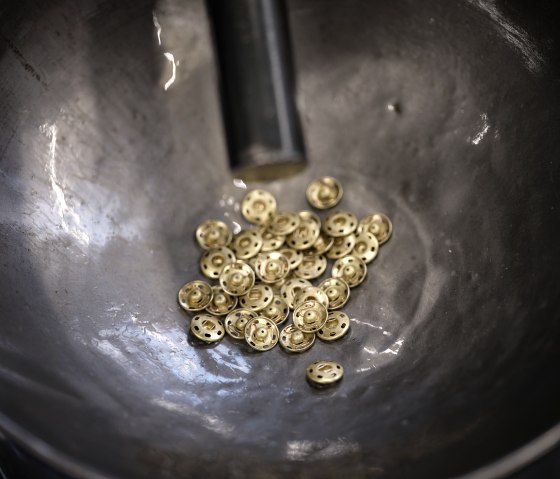 In der Herstellung der Druckkn&ouml;pfe., &copy; Prym Consumer Europe GmbH