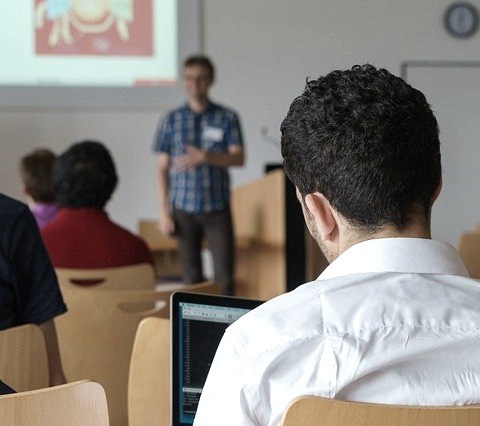 Seminar, &copy; Bild von Ulrich Wechselberger auf Pixabay