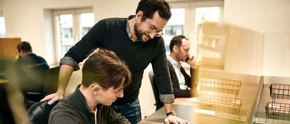 Man hilft sich im Inkubator und ist im Gespr&auml;ch, &copy; Inkubator CO_SPACE.DN 