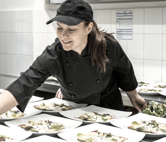 Geh&ouml;rt zum K&uuml;chenteam: Maria, &copy; L&ouml;ffel's Landhaus