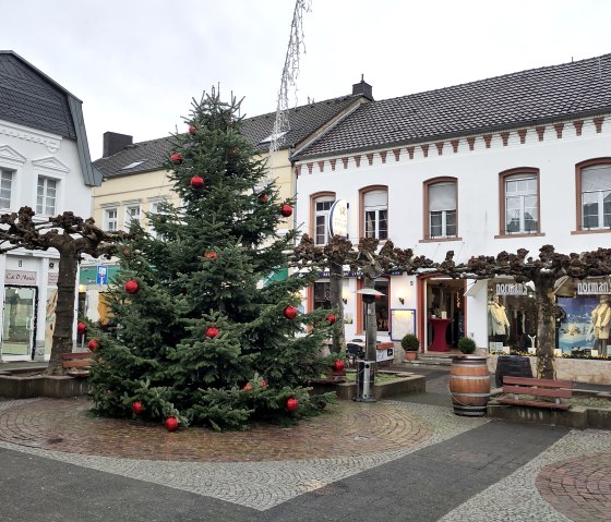 Auf dem Alten Markt wird es weihnachtlich, © Eifel Tourismus/Petra Grebe