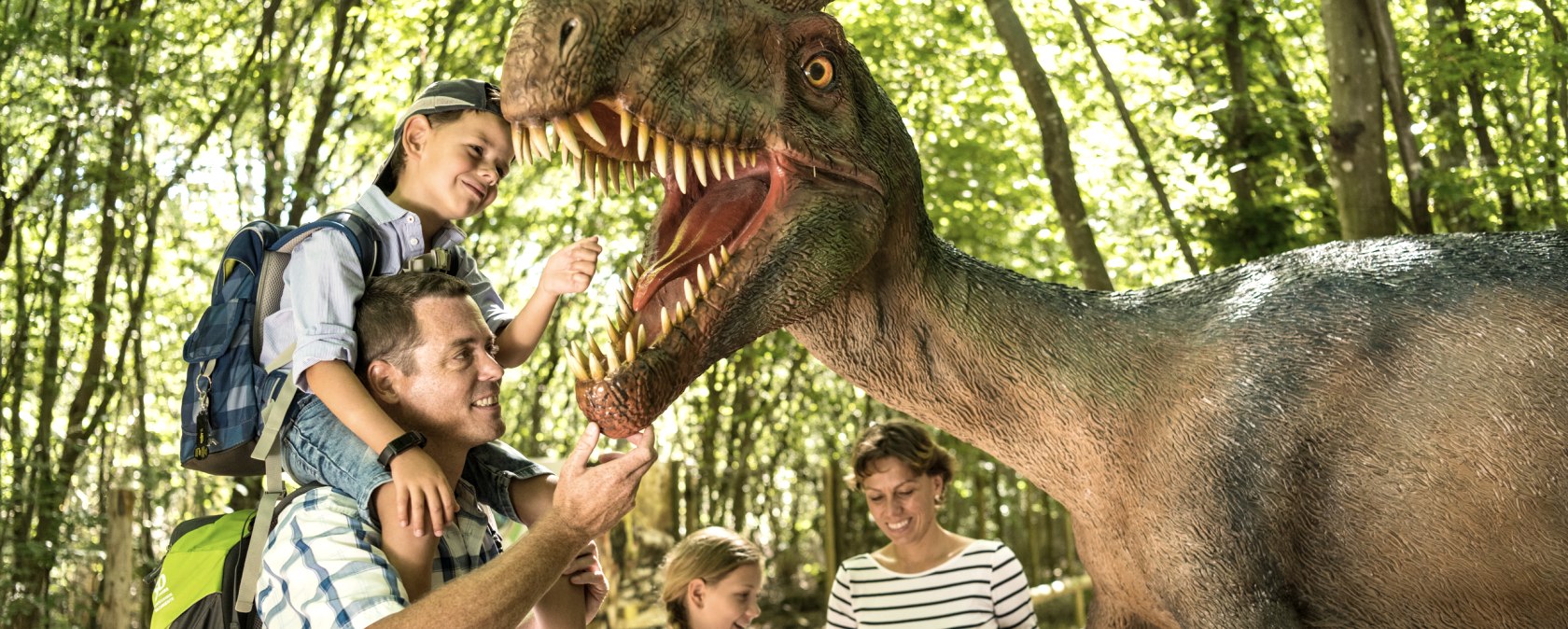 Familie im Dinopark, © Eifel Tourismus GmbH/Dominik Ketz