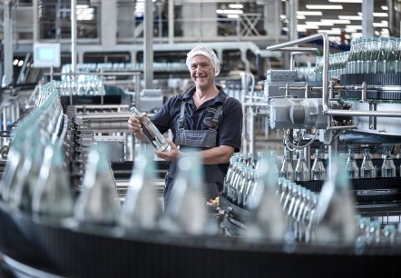 Qualit&auml;tskontrolle, &copy; Gerolsteiner