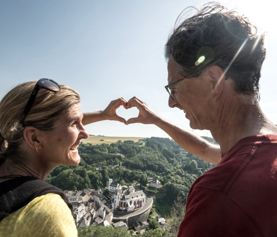 Blick auf Neuerburg von der Gro&szlig;en Kanzel, &copy; Eifel Tourismus GmbH, Dominik Ketz