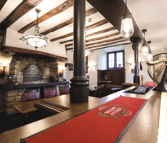 Innenausbau einer Kneipe, &copy; J.M. LEUFGEN AG/SA