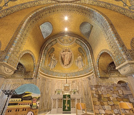 Erl&ouml;serkirche Gerolstein Mosaik, &copy; Foto Achim Meurer, https://achimmeurer.com/
