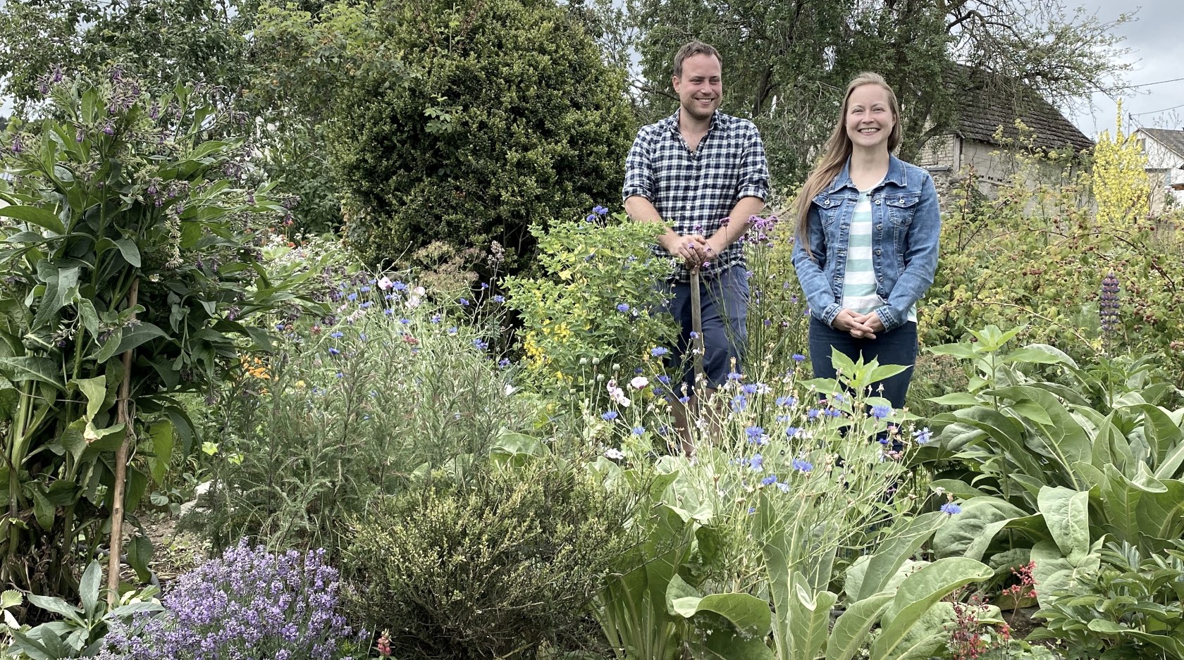 Max Näckel und Alexandra Malzer im Garten, © Annas Eifelgarten