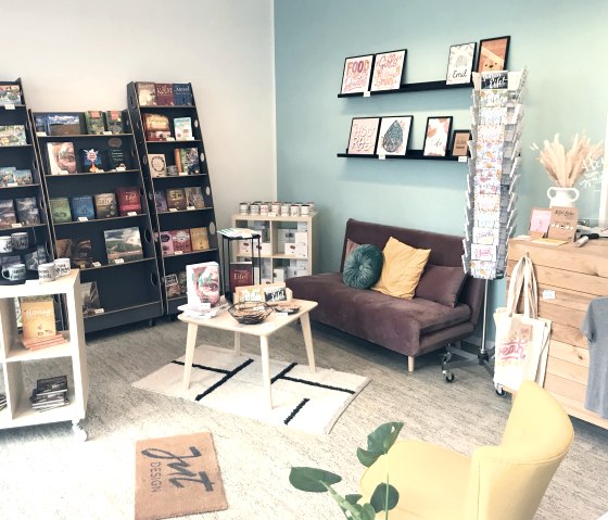 Jut Design, &copy; Jut Design