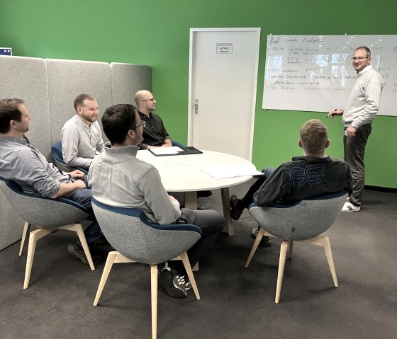 W&auml;hrend einer Besprechung, &copy; ecoclean