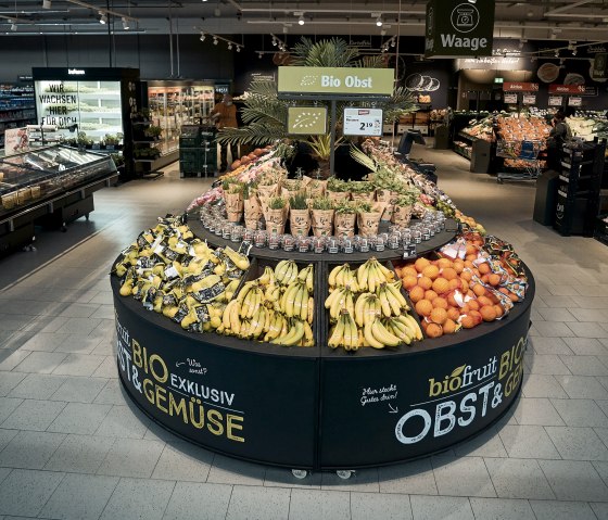 Obst- und Gem&uuml;sestand von biofruit im Einzelhandel, &copy; biofruit GmbH
