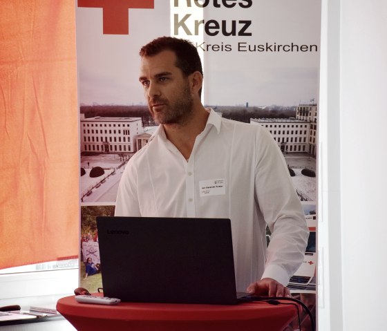 Ob Kursangebote in der Gesch&auml;ftsstelle, Angebote in den Einrichtungen oder online, individuelle Angebote oder Gruppentrainings &ndash; jeder findet f&uuml;r seinen Bedarf ein passendes Angebot., &copy; DRK Euskirchen/Archiv ProfiPress